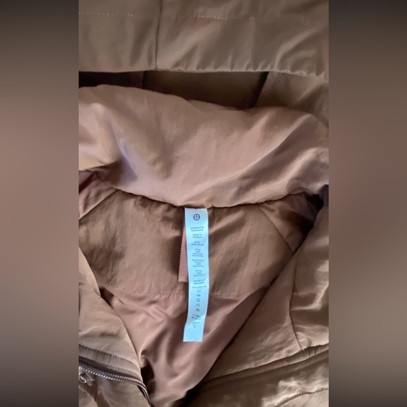 Lululemon Always Effortless Insulated Jacket size 2 brown color - Picture 4 of 6